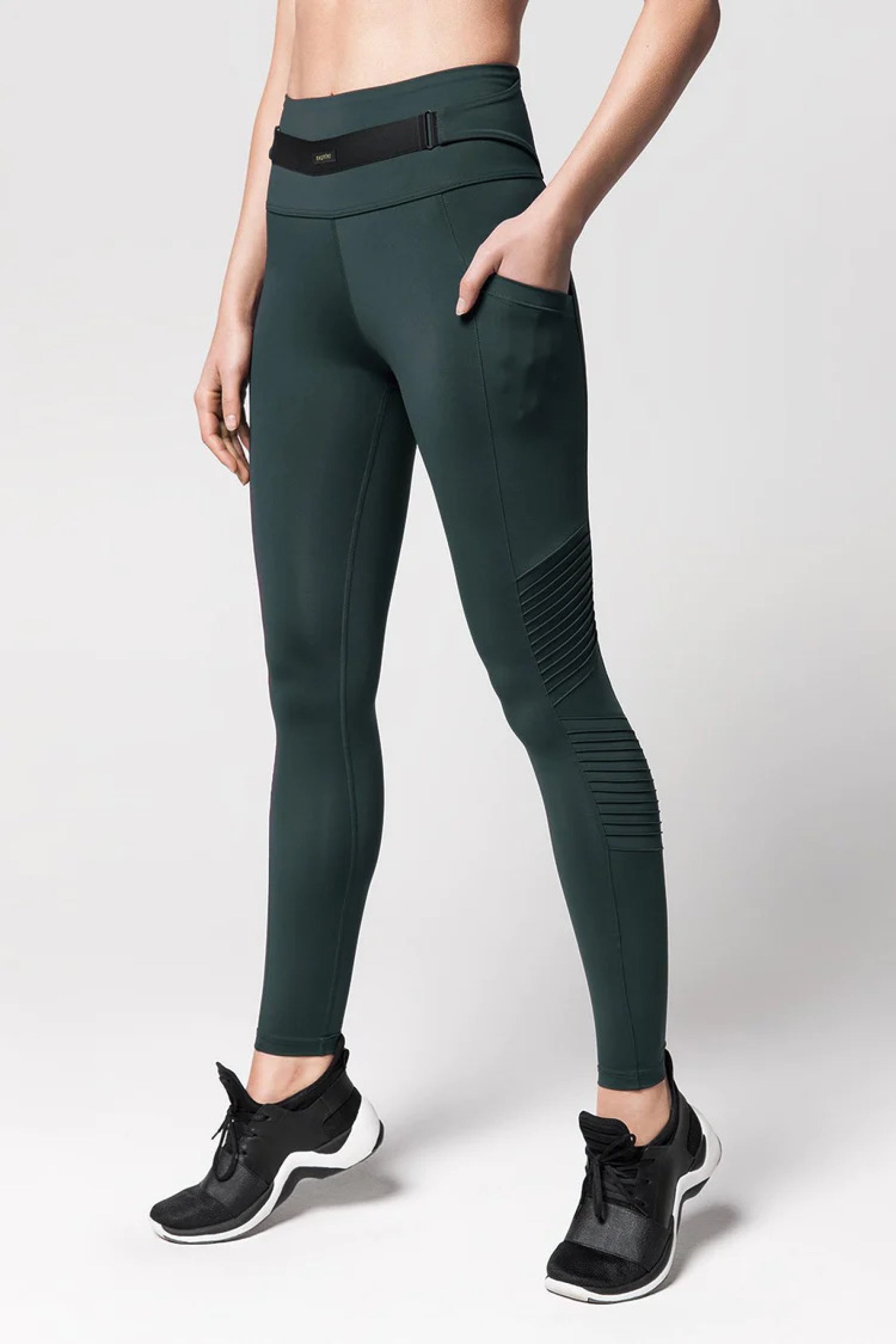 In 30 Seconds or Less: Athleta Headlands Hybrid Moto Tight